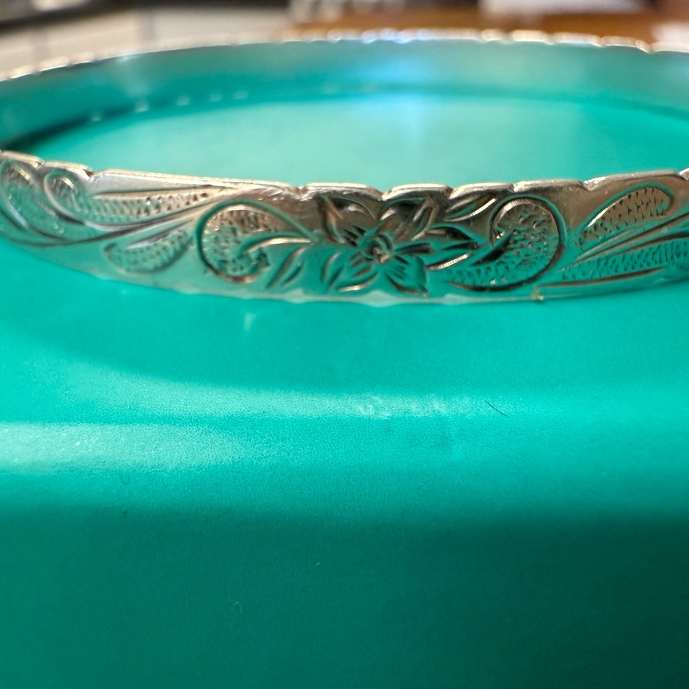 Silver Hawaiian Bangle